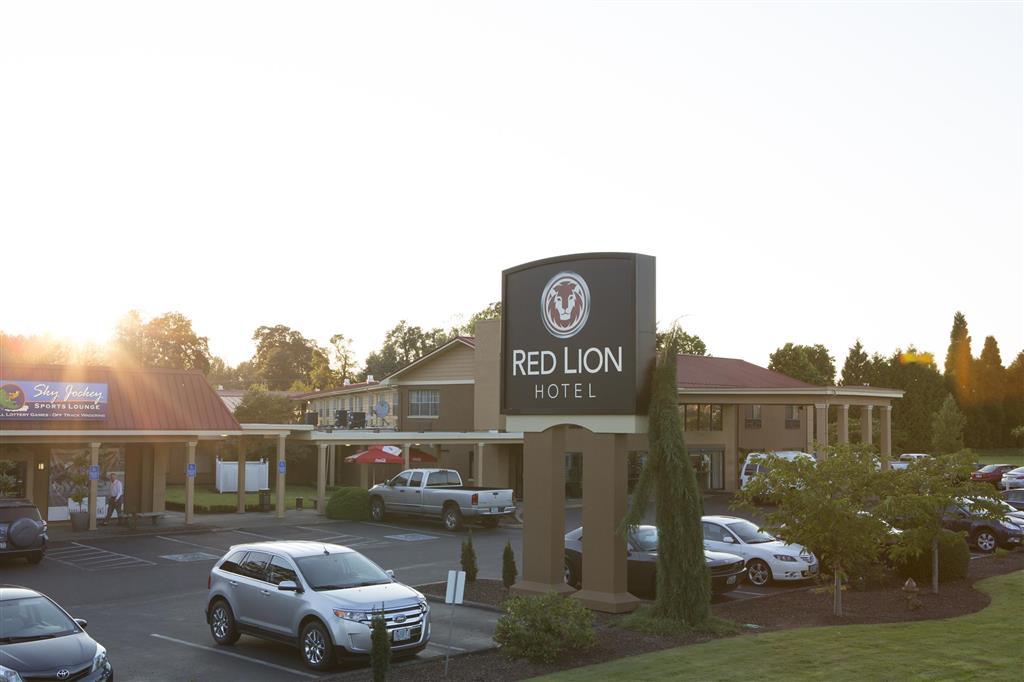 Red Lion Hotel Portland Airport Exterior photo